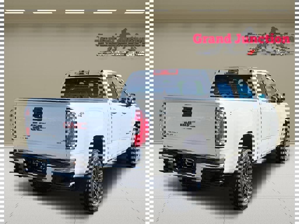 Used 2020 GMC Canyon SLE w/ Elevation Edition image 3