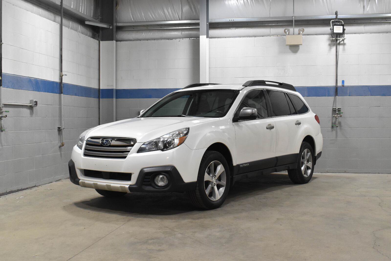 Used 2014 Subaru Outback 2.5i Limited AWD/4WD image 2