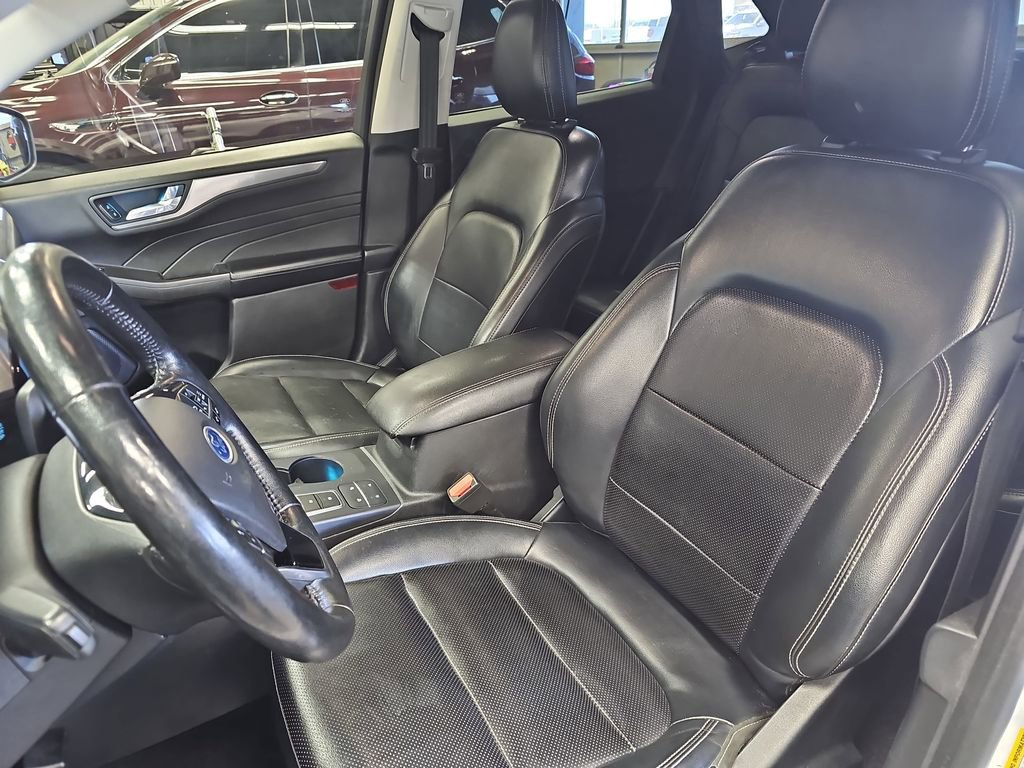 Used 2021 Ford Escape Titanium AWD/4WD image 15