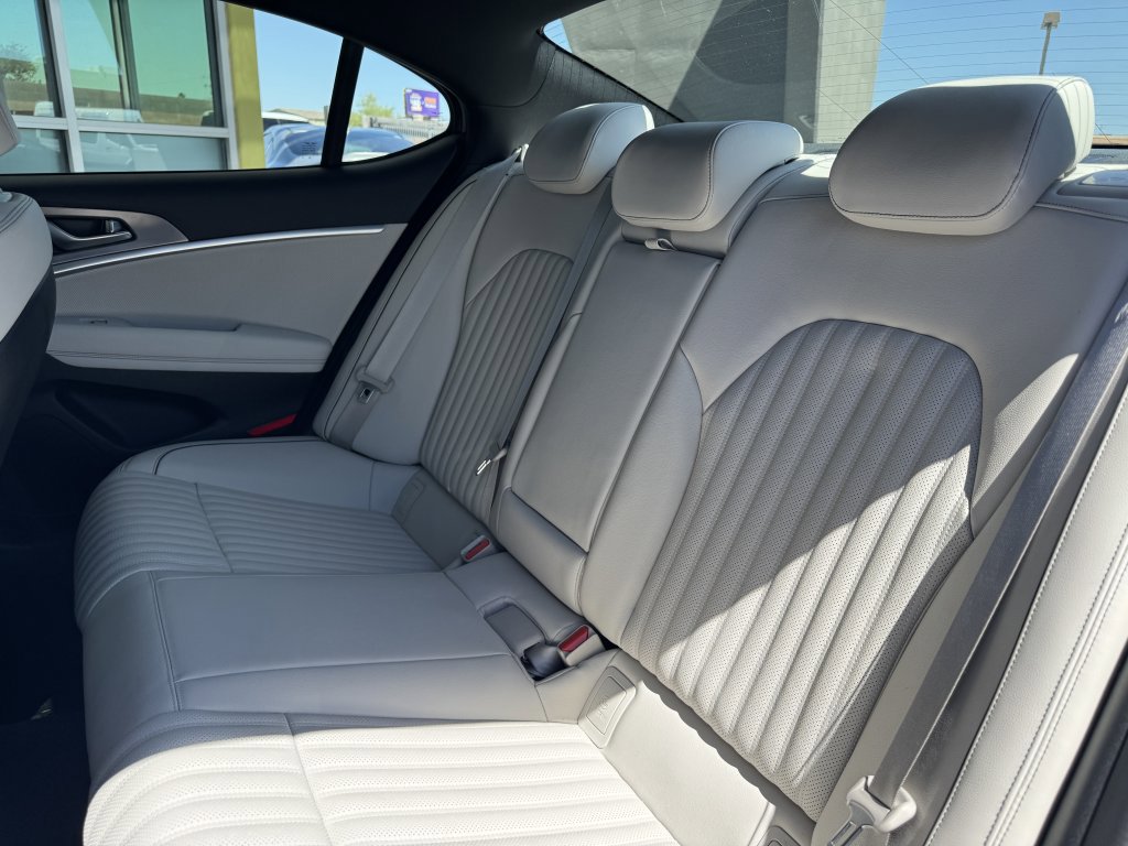 Used 2025 Genesis G70 2.5T w/ Sport Prestige Package image 41