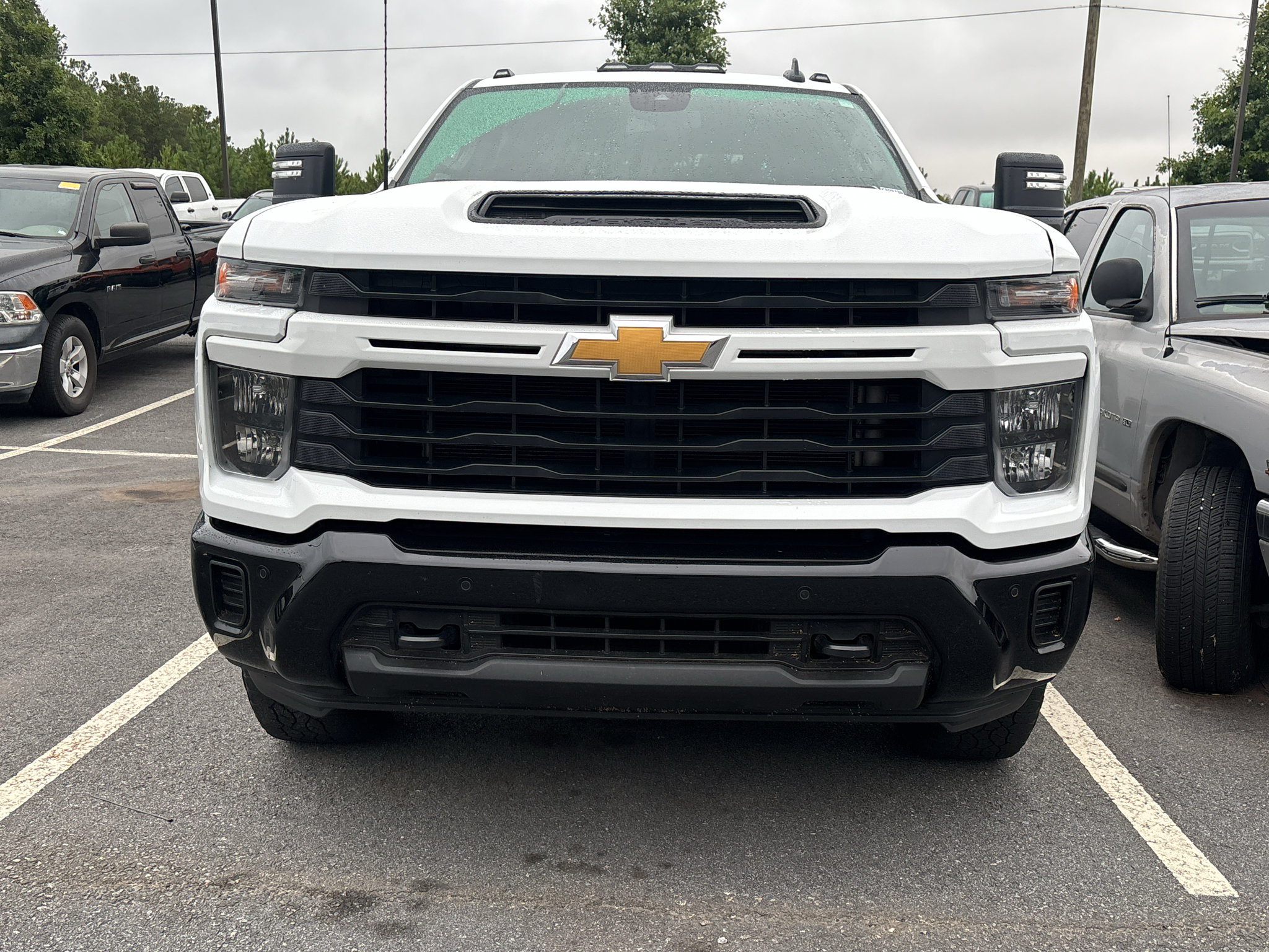 Used 2025 Chevrolet Silverado 2500 Custom w/ Custom Value Package AWD/4WD image 3