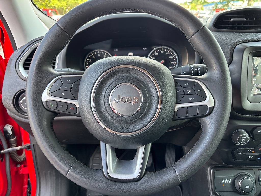 Used 2021 Jeep Renegade Latitude AWD/4WD image 19