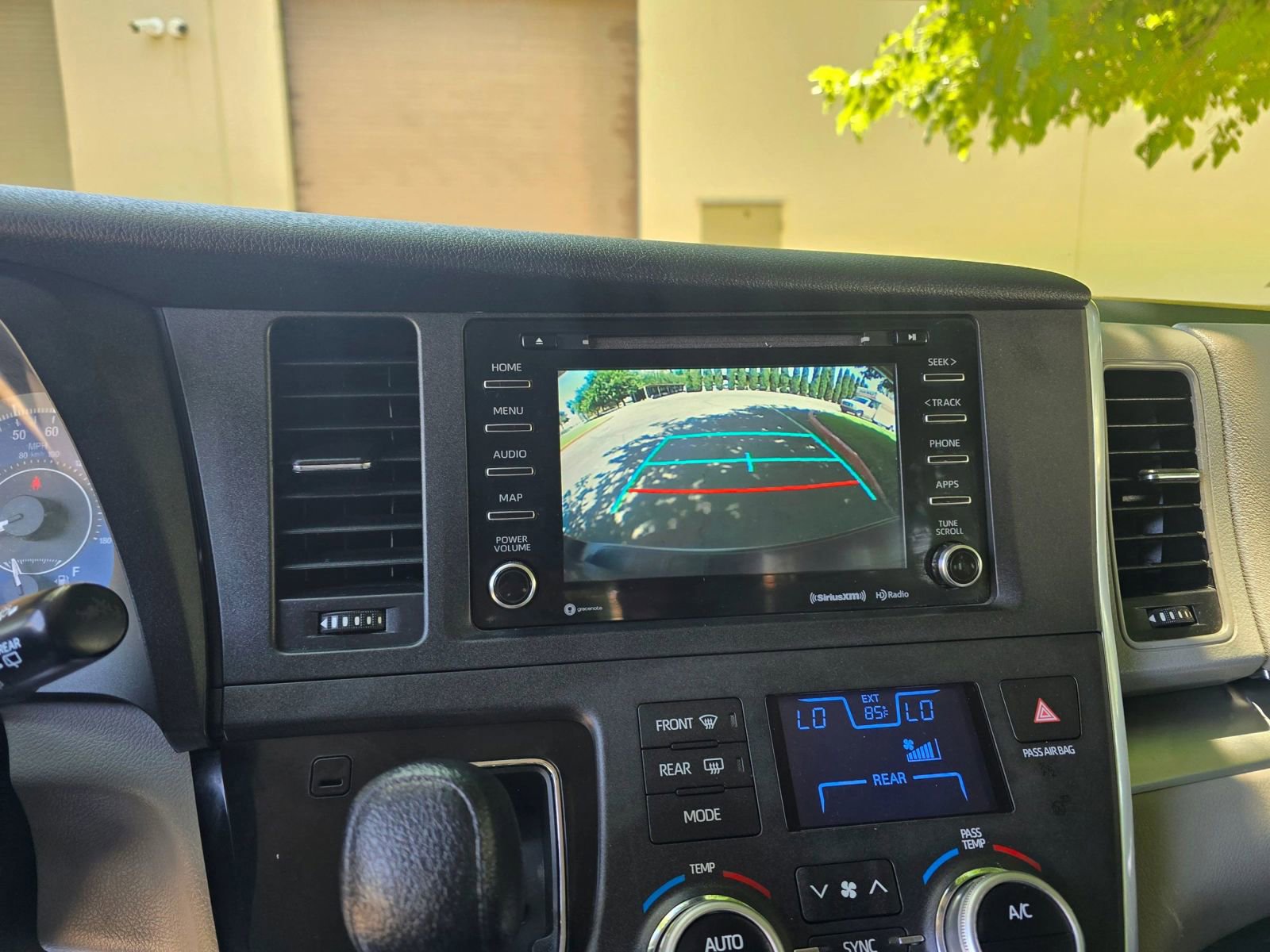 Used 2019 Toyota Sienna LE image 18