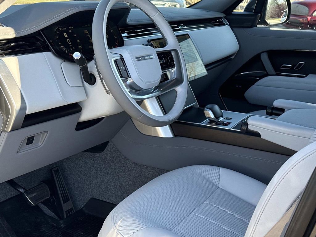 New 2025 Land Rover Range Rover SV image 26