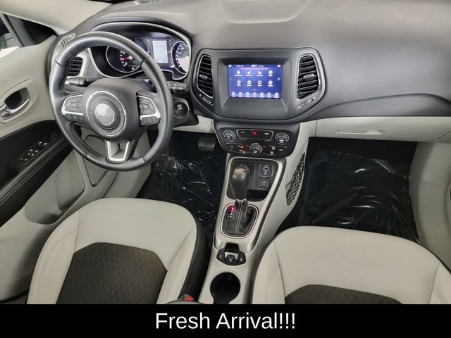 Used 2020 Jeep Compass Latitude w/ Cold Weather Group AWD/4WD image 31