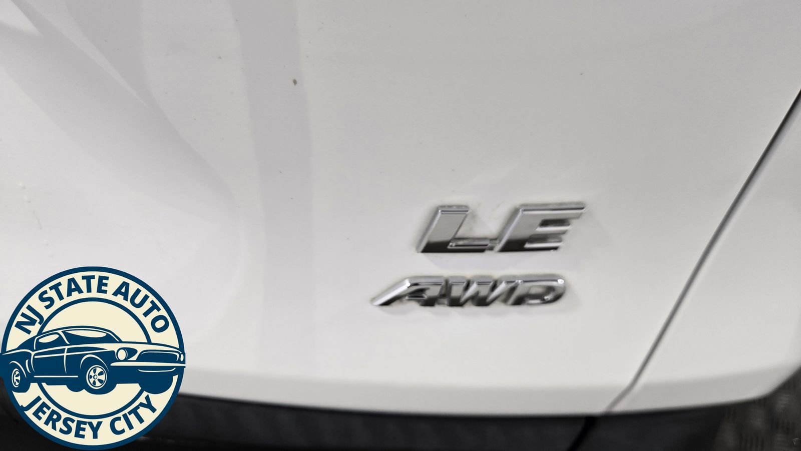 Used 2020 Toyota RAV4 LE w/ All Weather Liner Package image 29