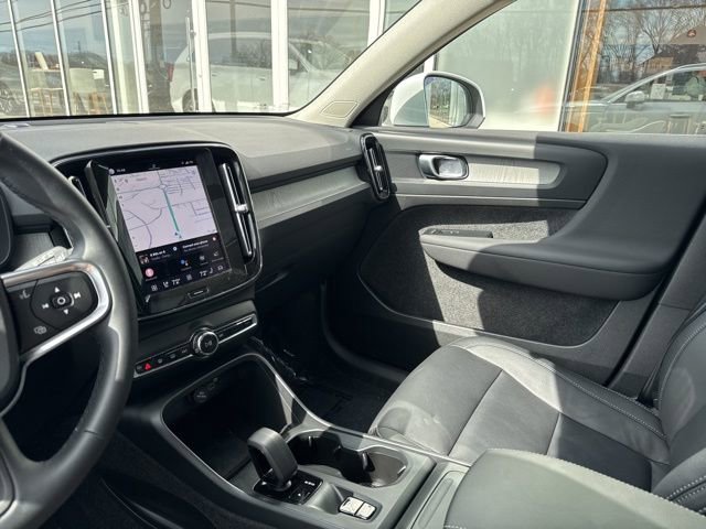 Certified 2025 Volvo XC40 B5 Core image 23