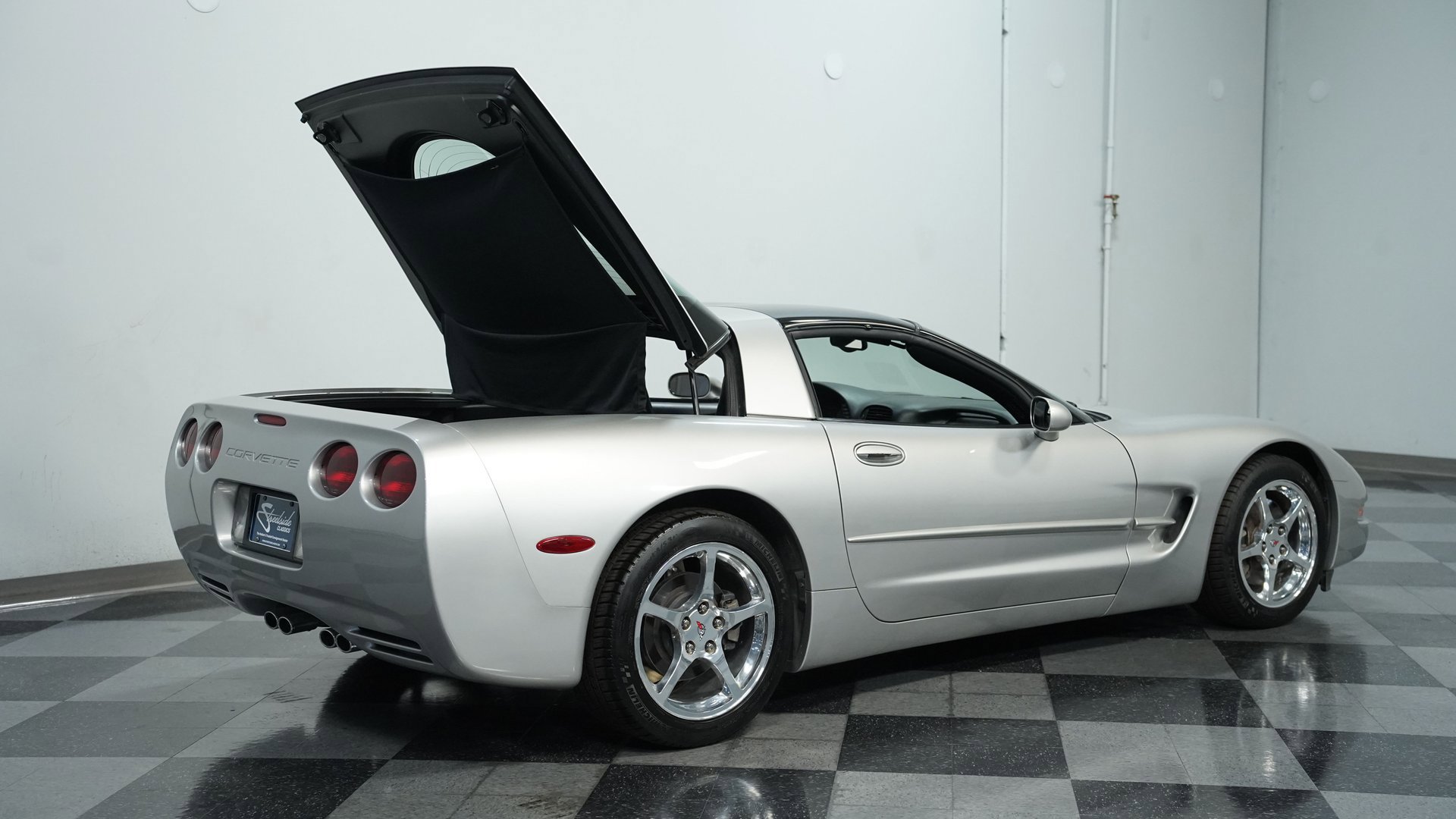 Used 2004 Chevrolet Corvette Coupe w/ Preferred Equipment Group image 40