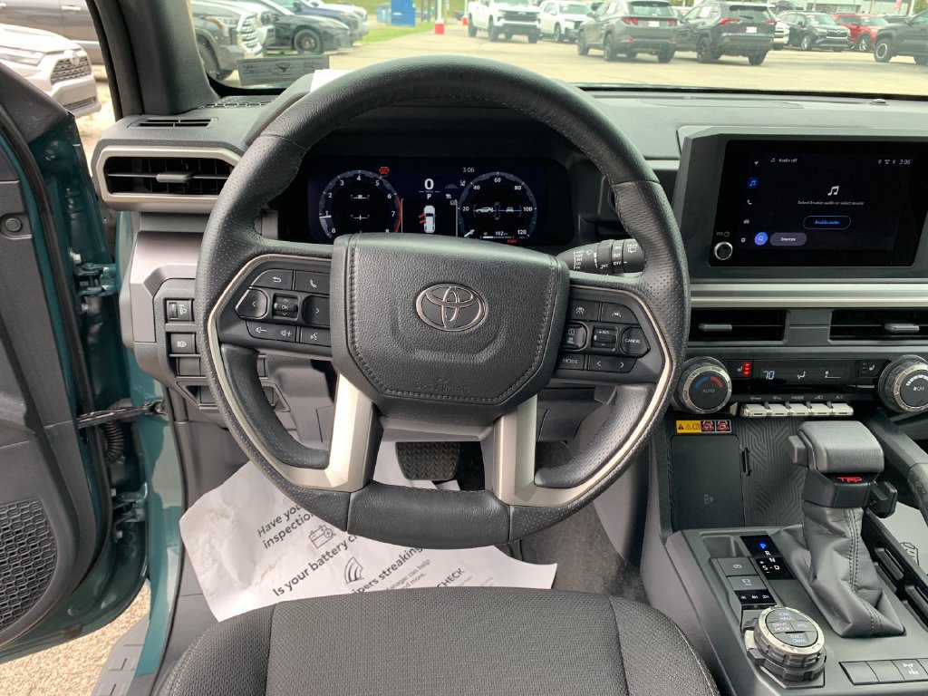 Used 2025 Toyota 4Runner TRD Off-Road AWD/4WD image 17