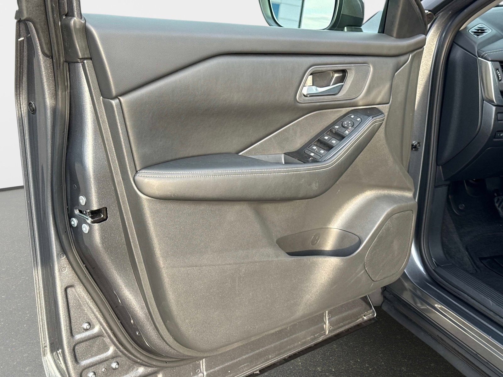 Used 2026 Nissan Rogue SV image 20