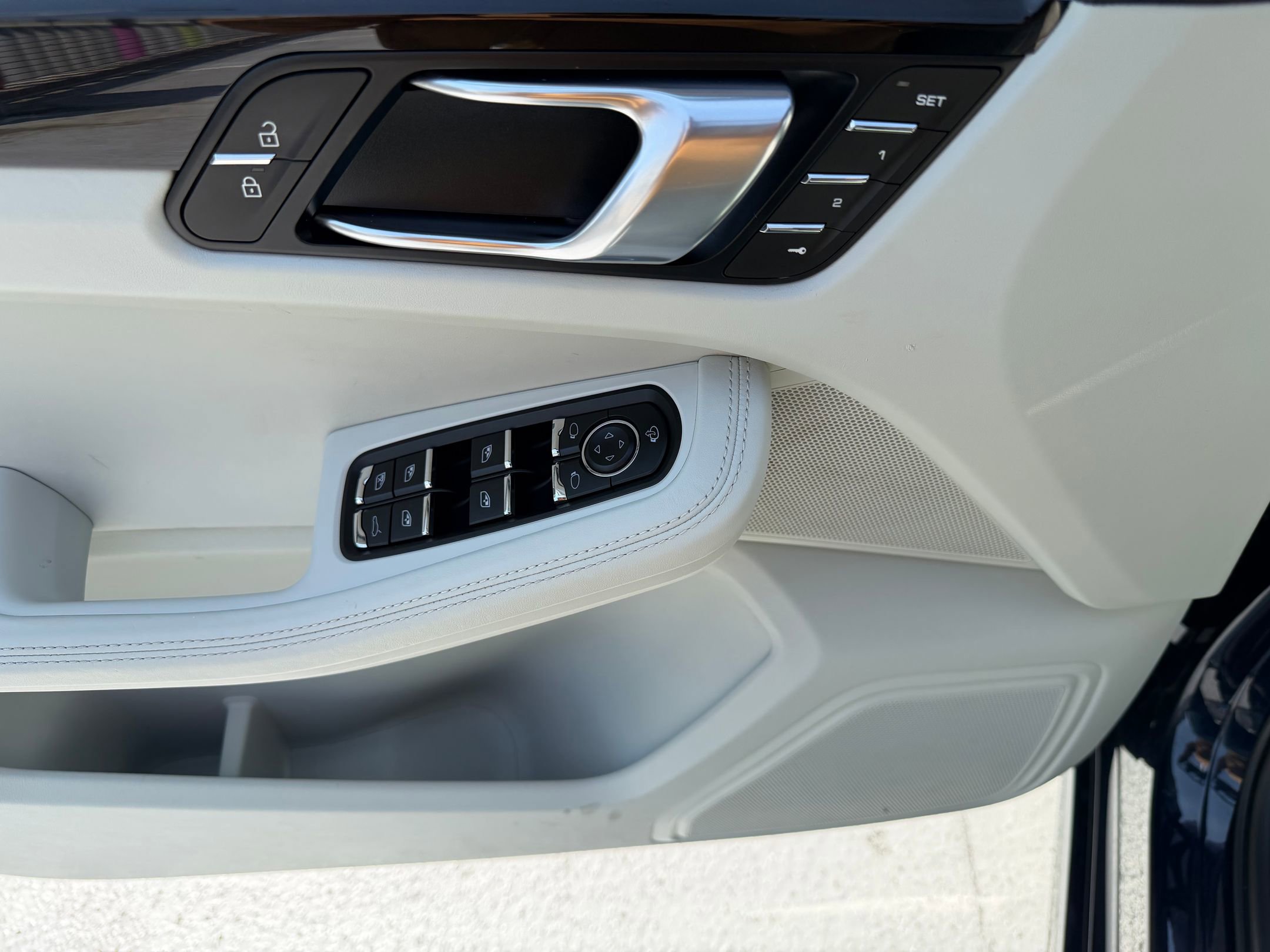 Used 2023 Porsche Macan Turbo image 24