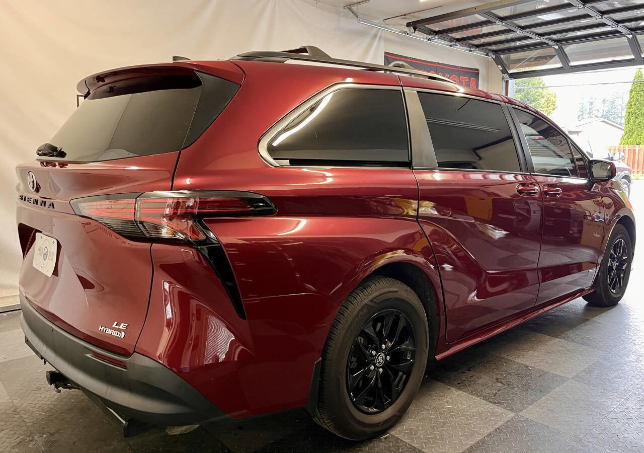Used 2021 Toyota Sienna LE FWD image 4