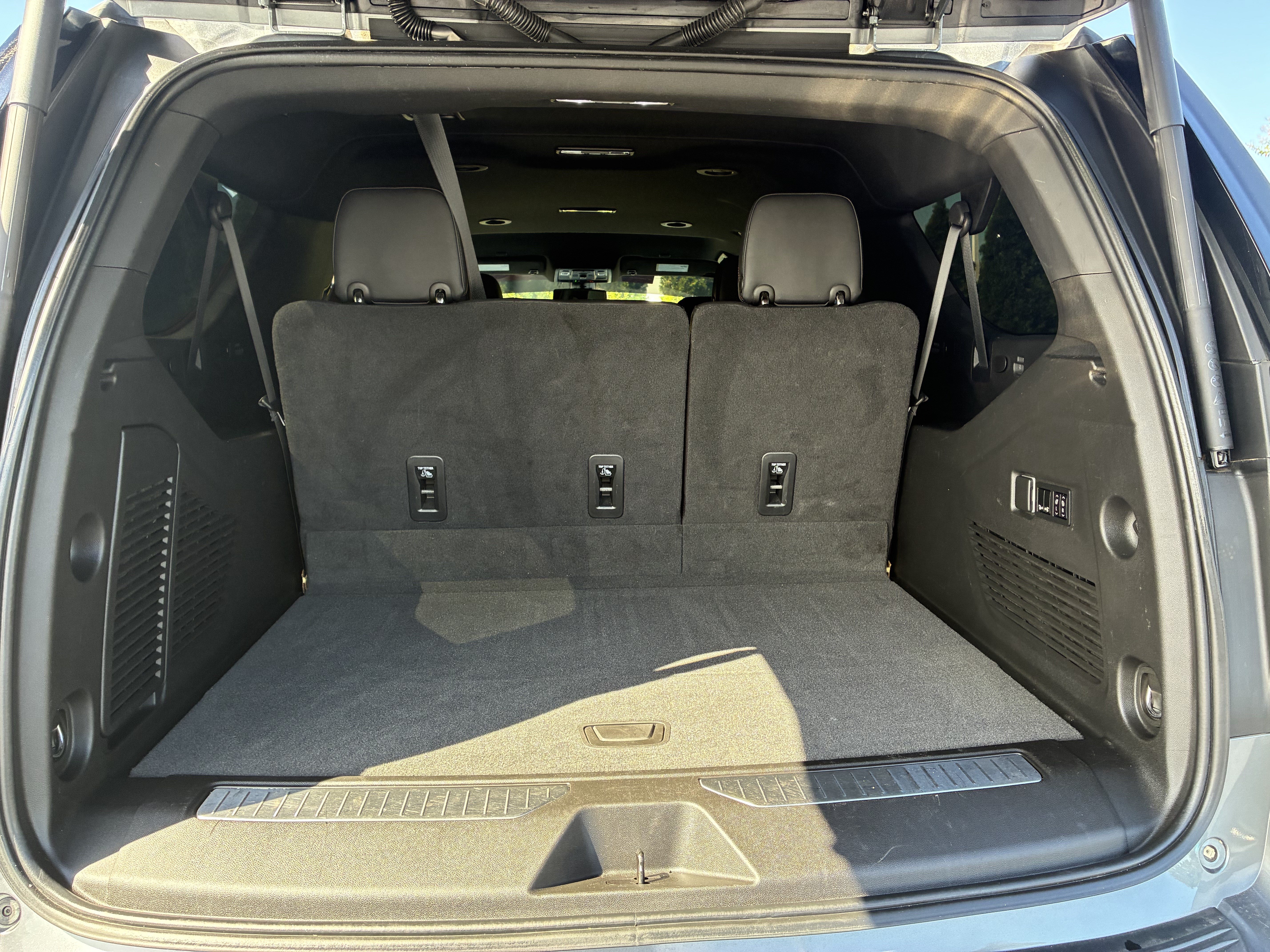 Used 2022 Chevrolet Suburban RST w/ Luxury Package RWD image 9