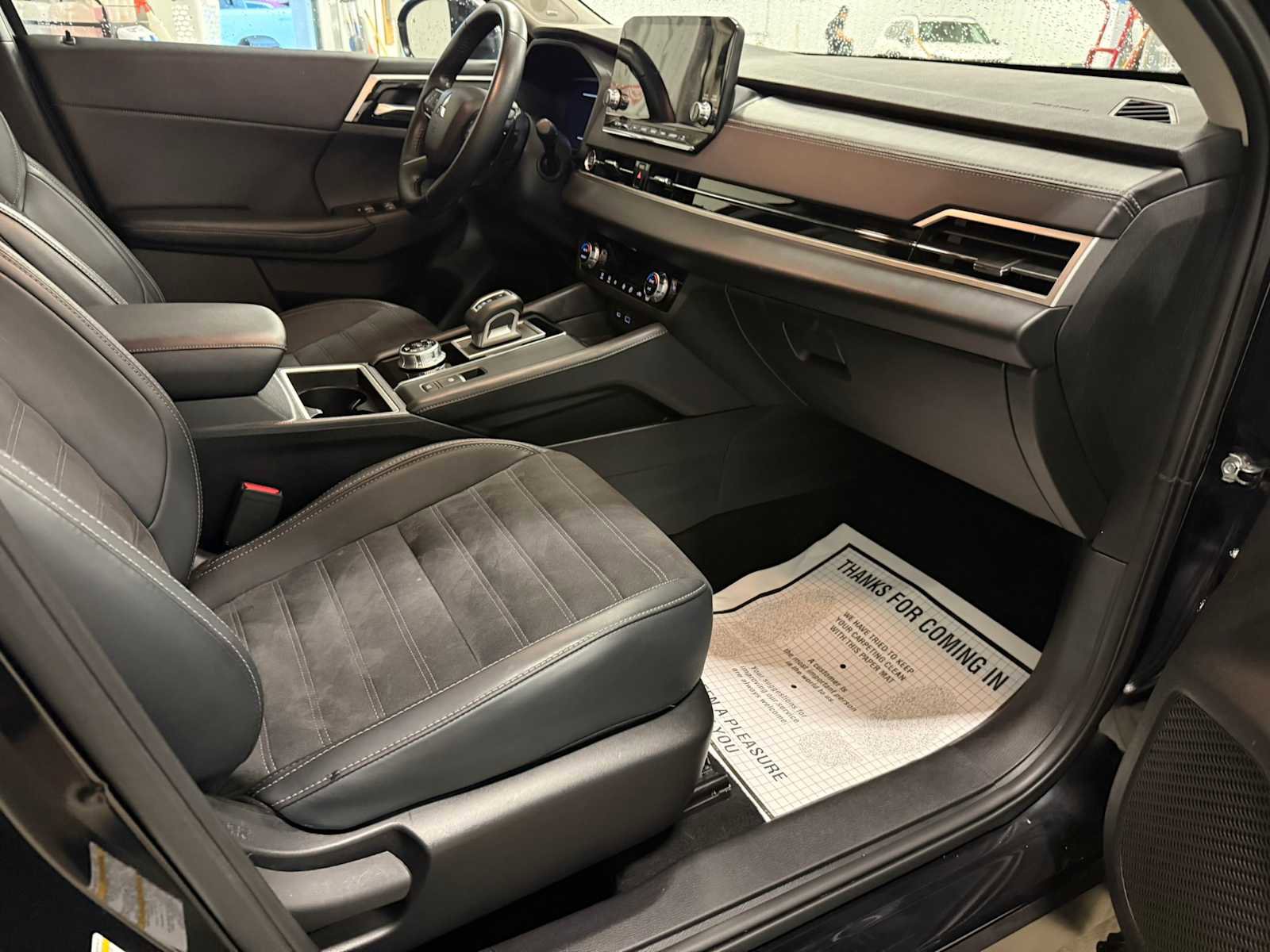 Used 2024 Mitsubishi Outlander SE AWD/4WD image 28