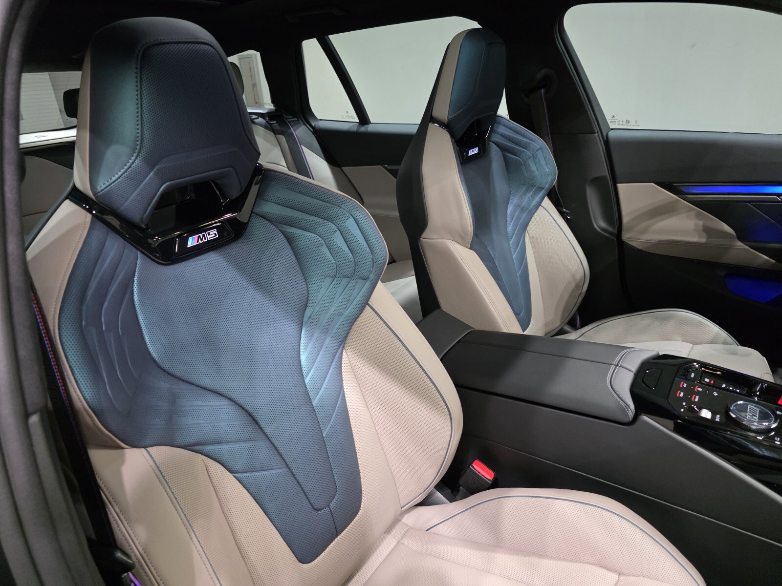 Used 2025 BMW M5 Touring image 27