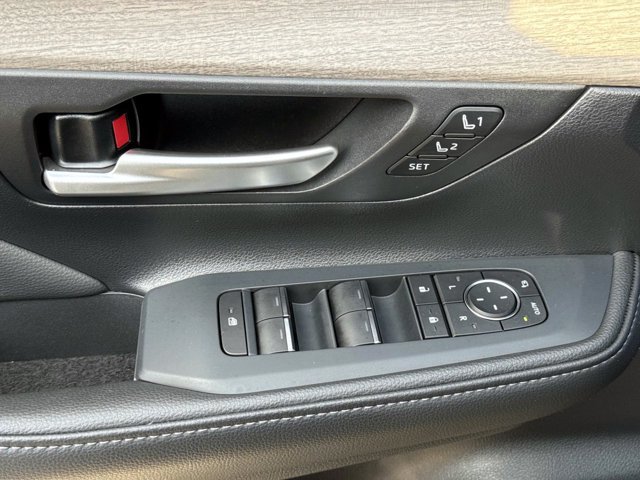 Used 2025 Toyota Grand Highlander AWD image 21
