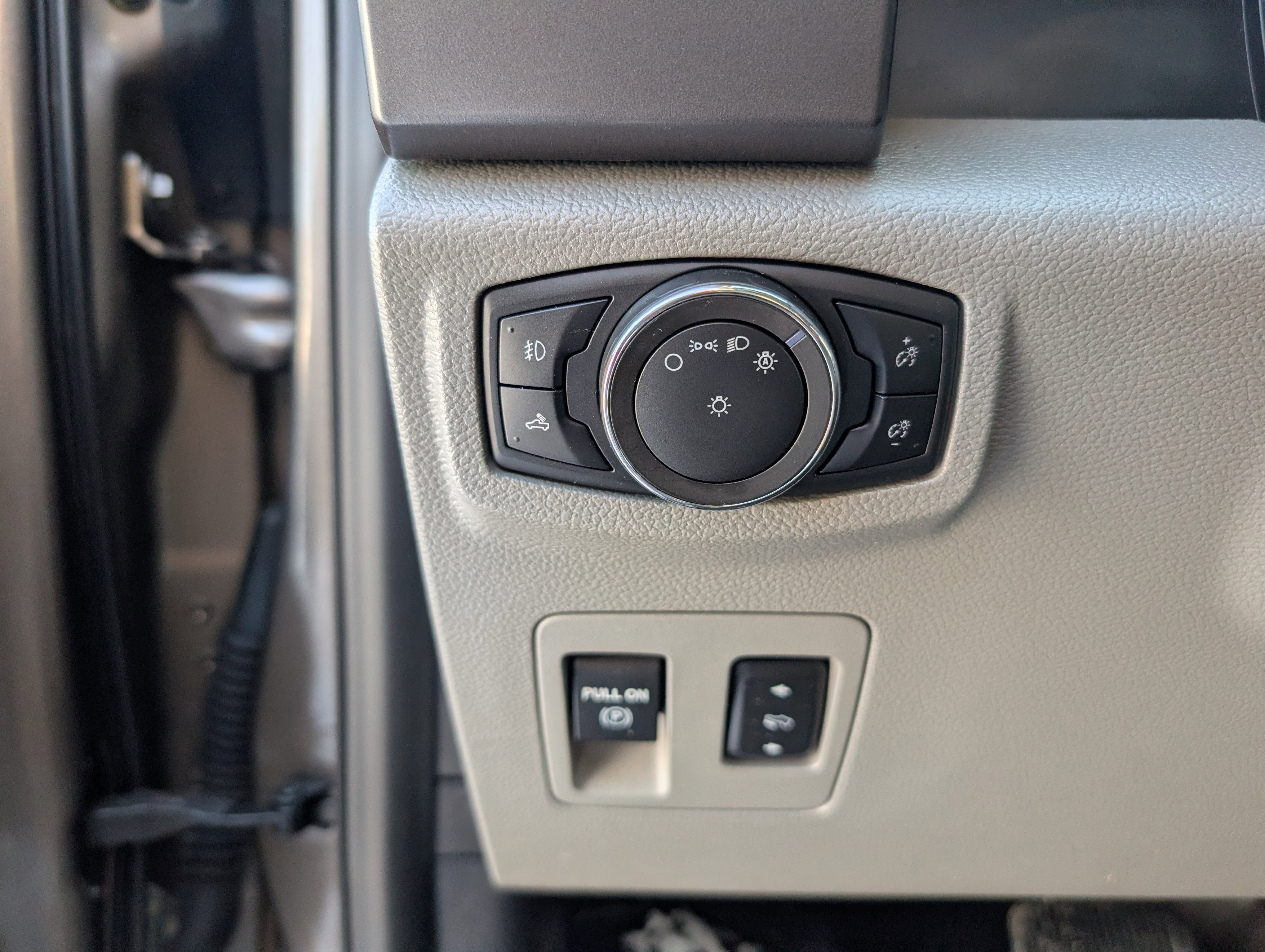 Used 2020 Ford F150 XLT w/ Equipment Group 302A Luxury image 16