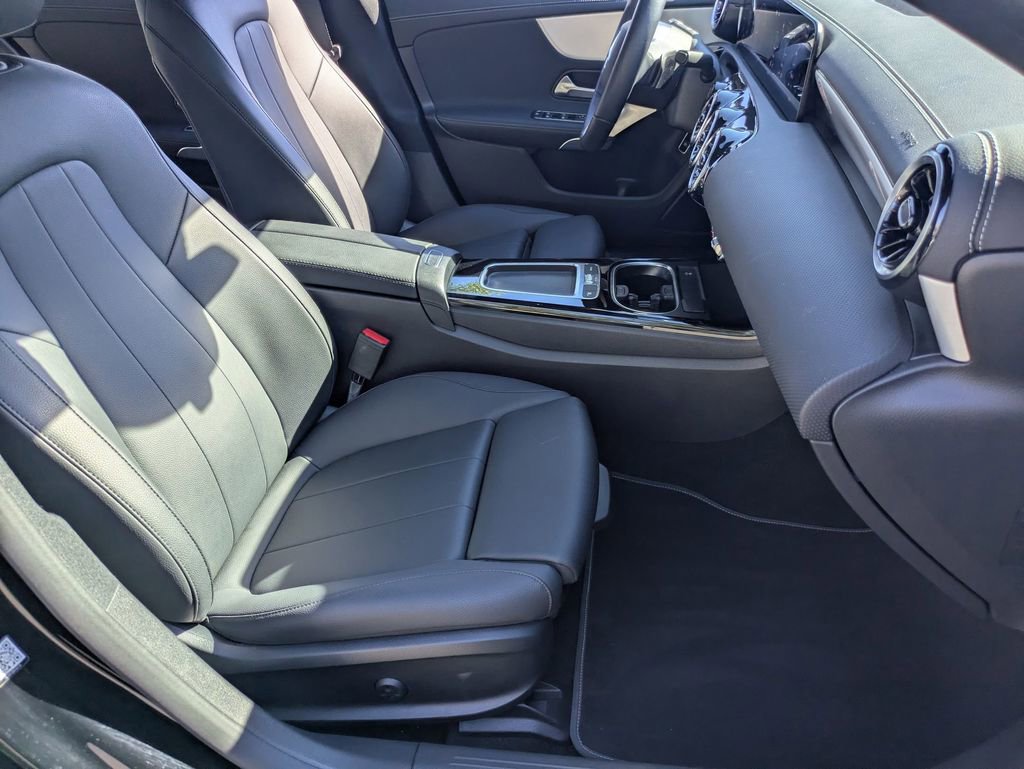 Used 2025 Mercedes-Benz CLA 250 4MATIC image 29