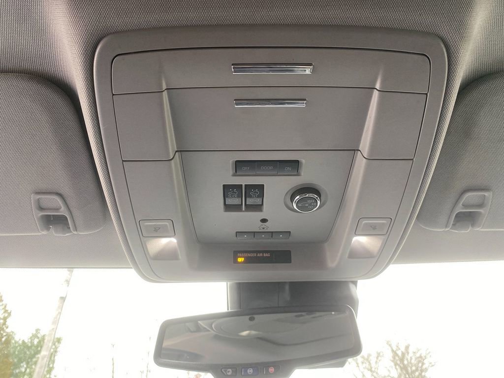Used 2020 Chevrolet Suburban Premier image 22