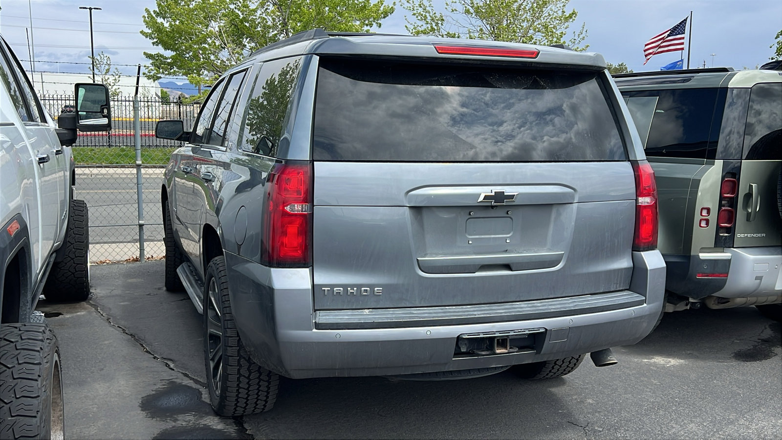 Used 2019 Chevrolet Tahoe LT w/ Luxury Package AWD/4WD image 3