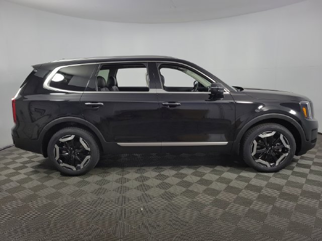 Used 2025 Kia Telluride S FWD image 10