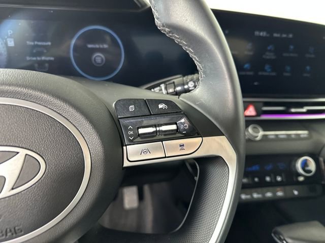 Used 2024 Hyundai Elantra Limited image 16