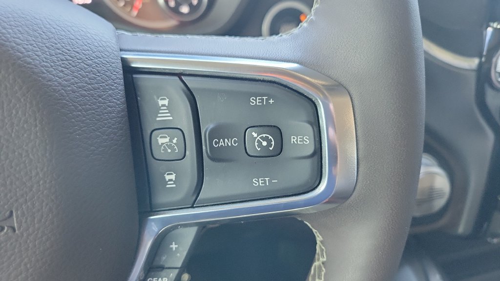 Used 2025 RAM 1500 Laramie AWD/4WD image 19