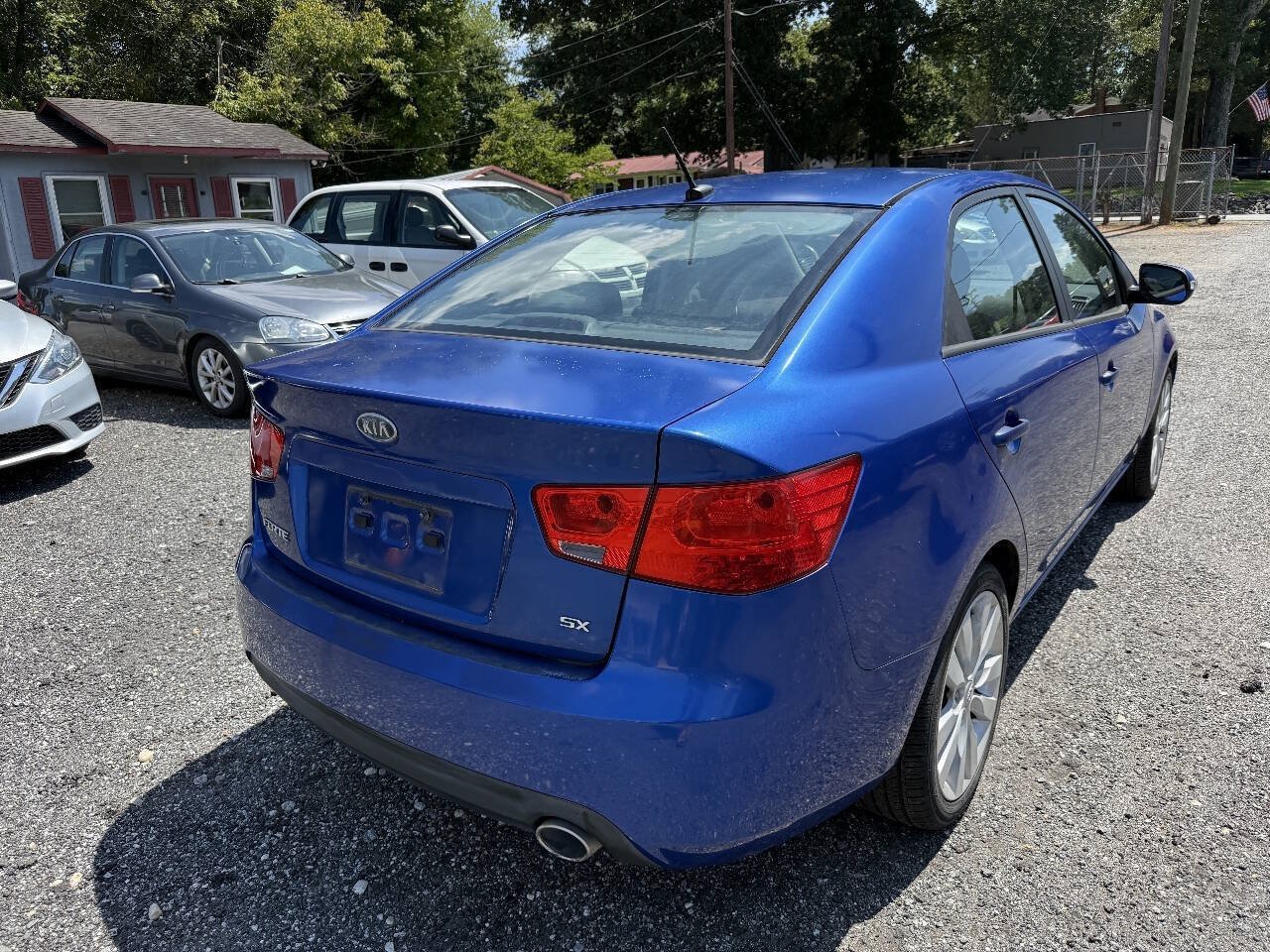 Used 2010 Kia Forte SX FWD image 9