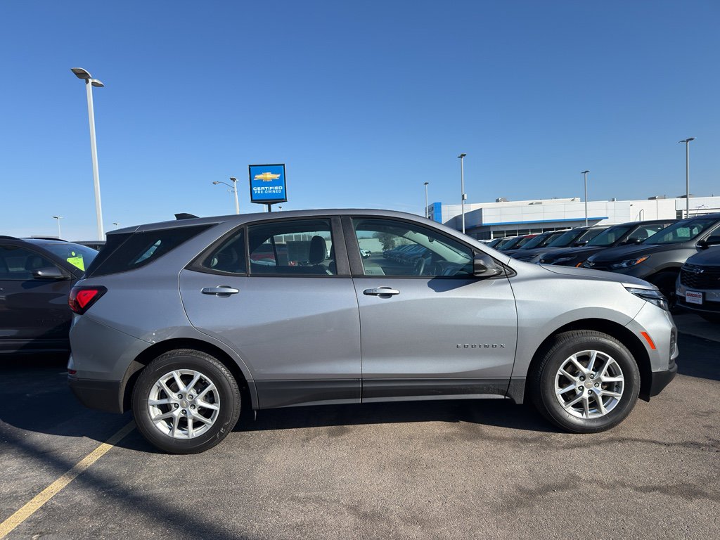 Used 2023 Chevrolet Equinox LS w/ Driver Confidence II Package image 4