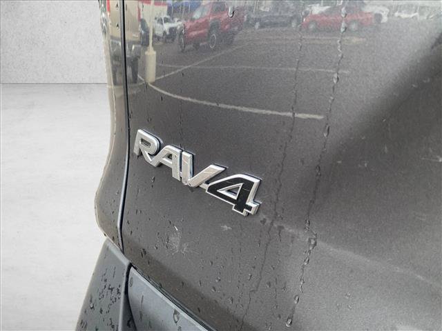 Used 2025 Toyota RAV4 XLE AWD/4WD image 17