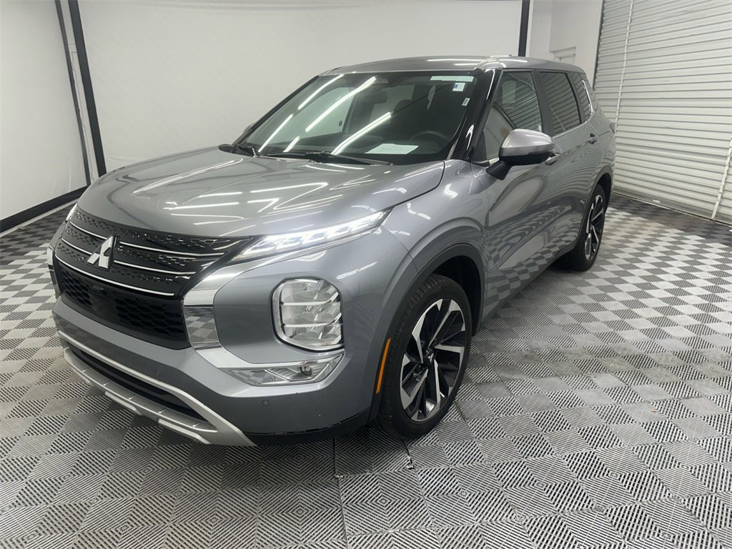 Used 2024 Mitsubishi Outlander SE