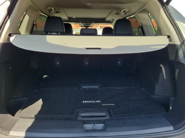 Used 2023 Nissan Rogue SL w/ SL Premium Package FWD image 9