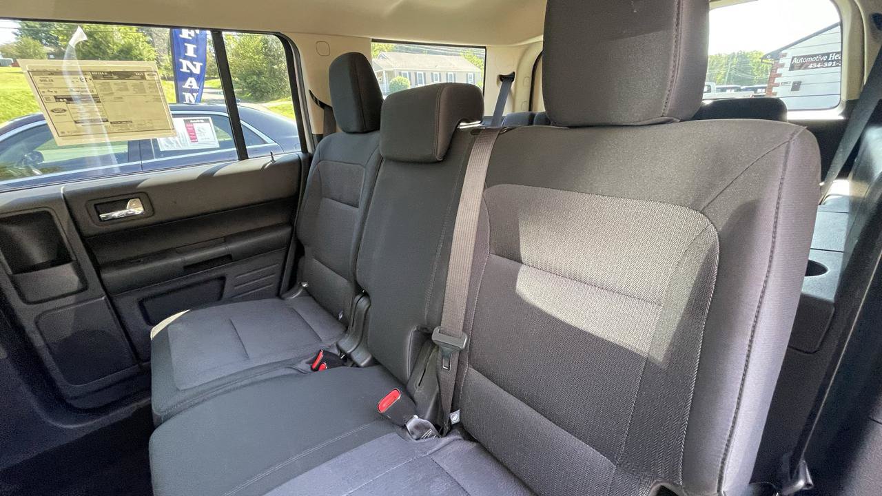 Used 2019 Ford Flex SE FWD image 21