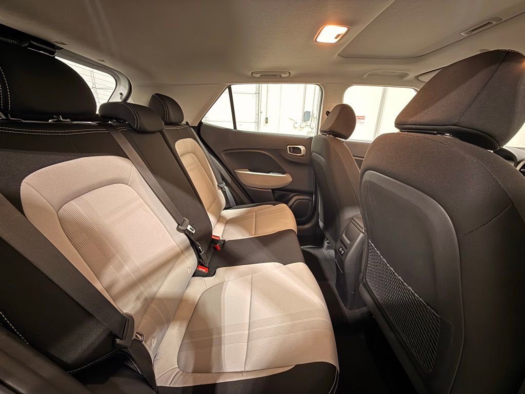 Used 2025 Hyundai Venue SEL FWD image 29