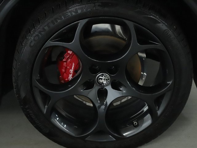 Used 2024 Alfa Romeo Stelvio Veloce image 10