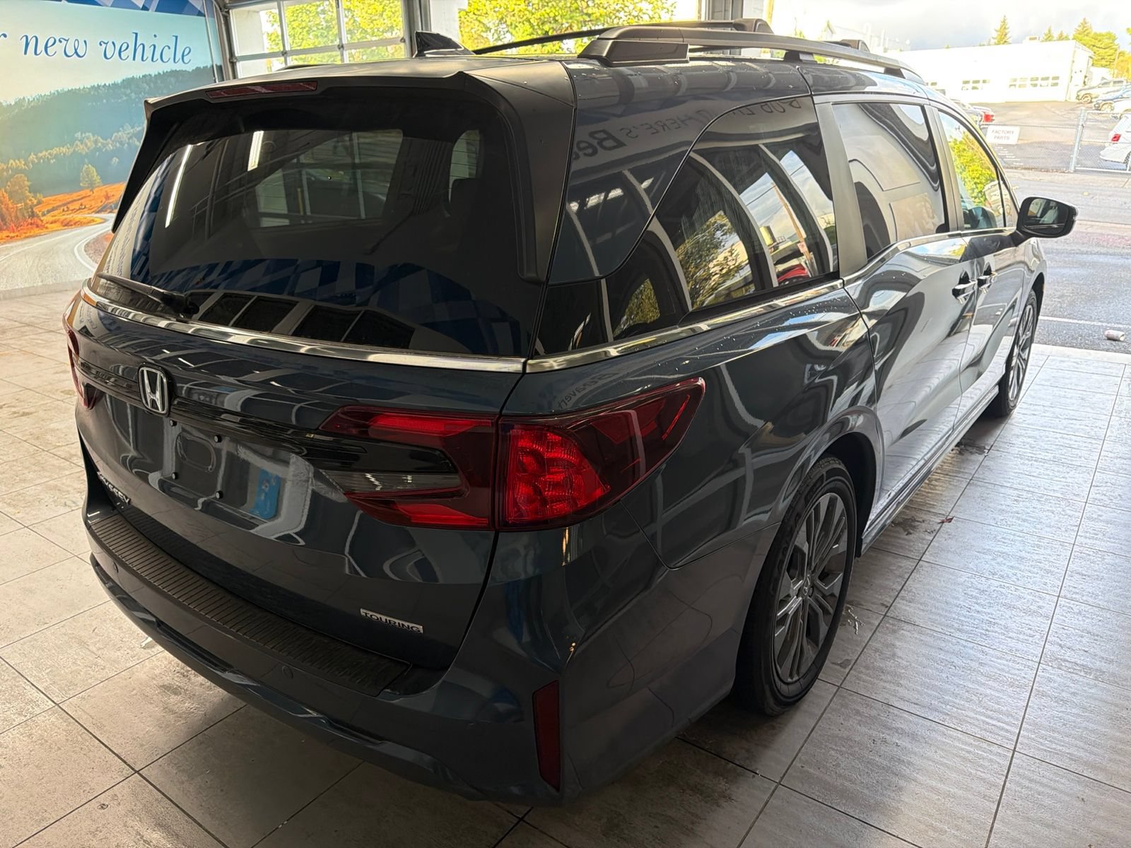 Used 2025 Honda Odyssey Touring image 4