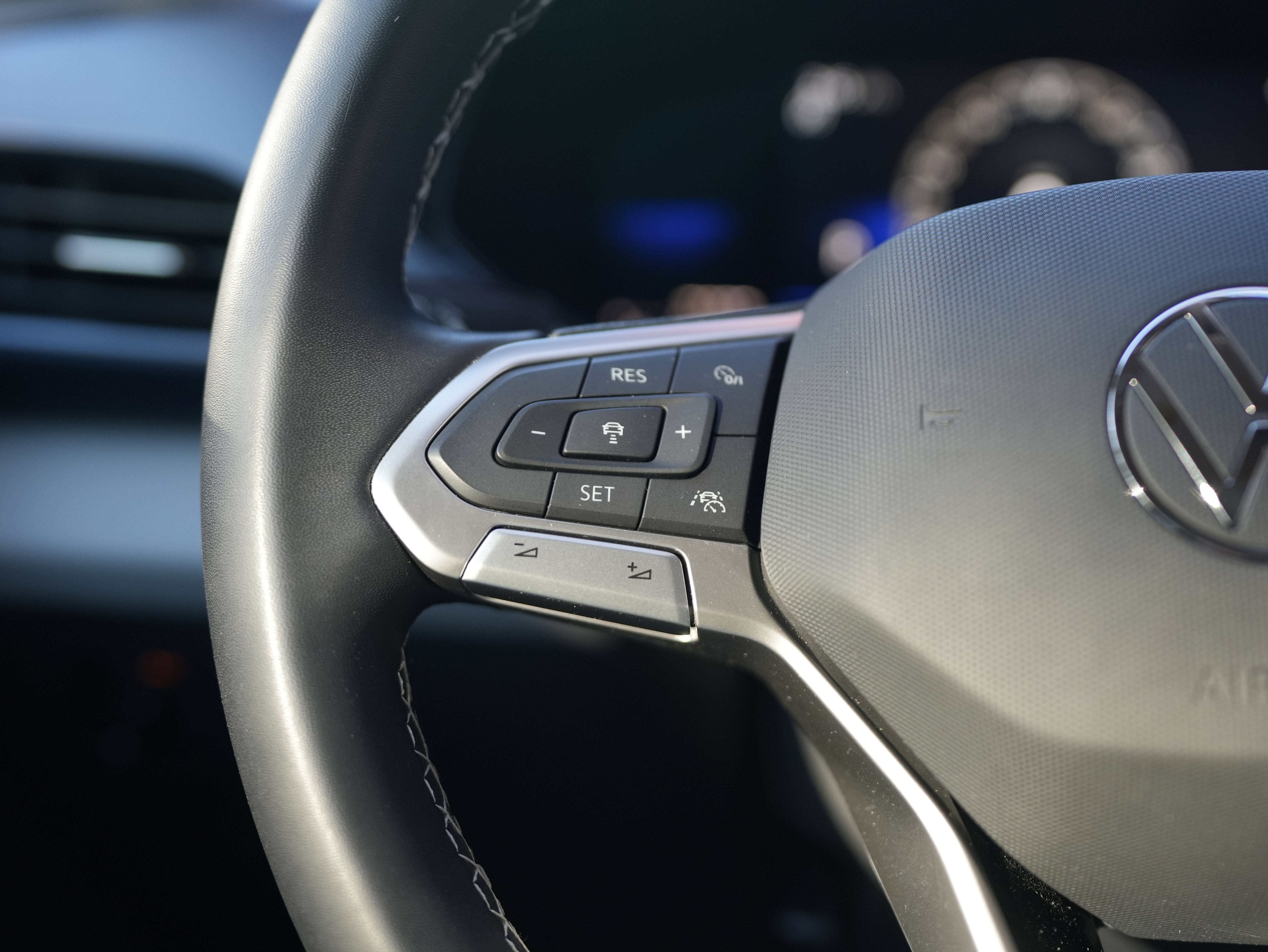 Used 2023 Volkswagen Taos SE w/ Panoramic Sunroof Package image 19