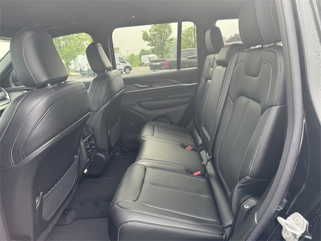 New 2025 Jeep Grand Cherokee Limited image 17
