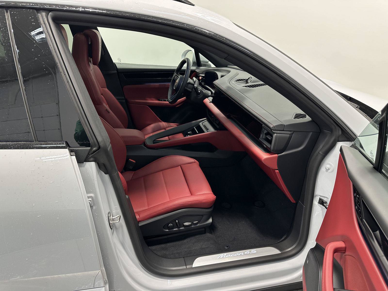 New 2026 Porsche Macan 4S Electric AWD/4WD image 43