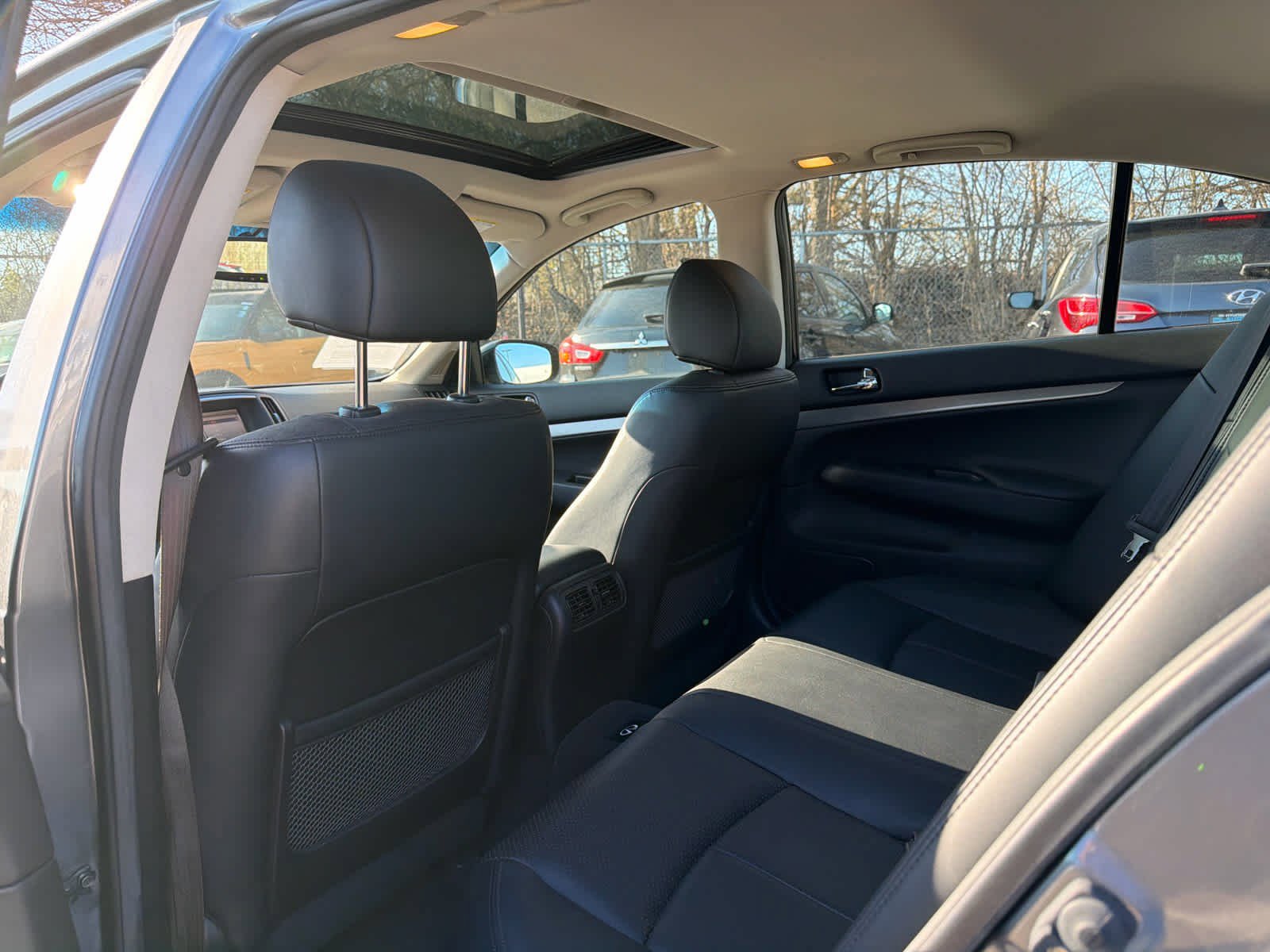 Used 2013 INFINITI G37 x w/ Premium Pkg AWD/4WD image 6