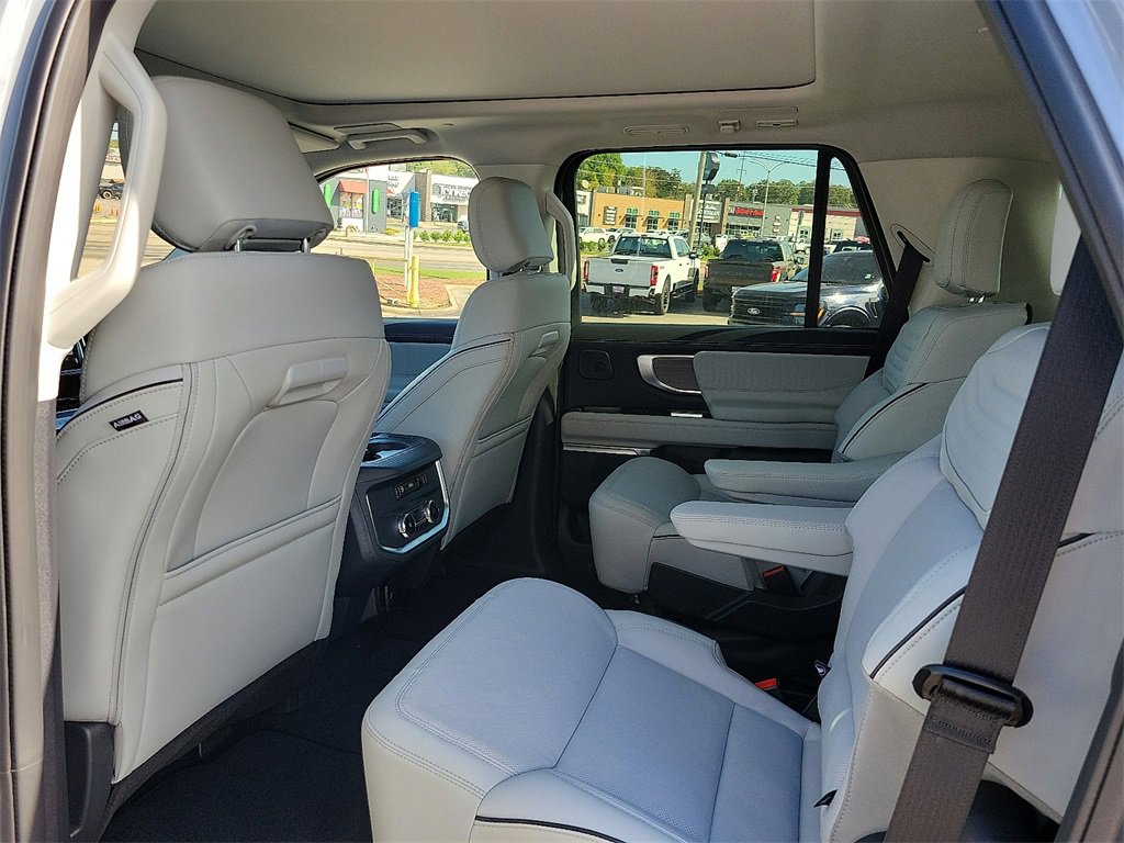 New 2025 Ford Expedition Platinum image 10