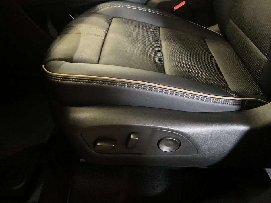 New 2026 Chevrolet Traverse High Country w/ LPO, Floor Liner Package AWD/4WD image 19