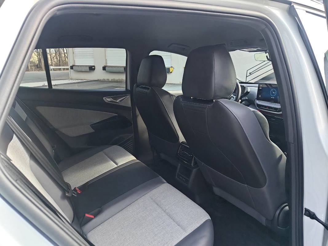 Used 2023 Volkswagen ID.4 Pro image 16