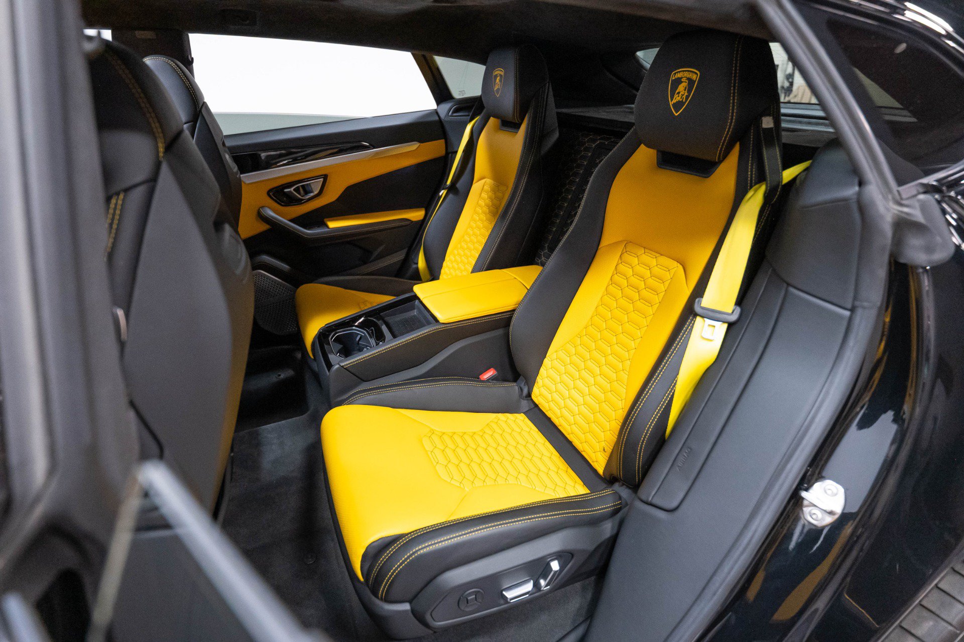 Used 2019 Lamborghini Urus AWD/4WD image 19