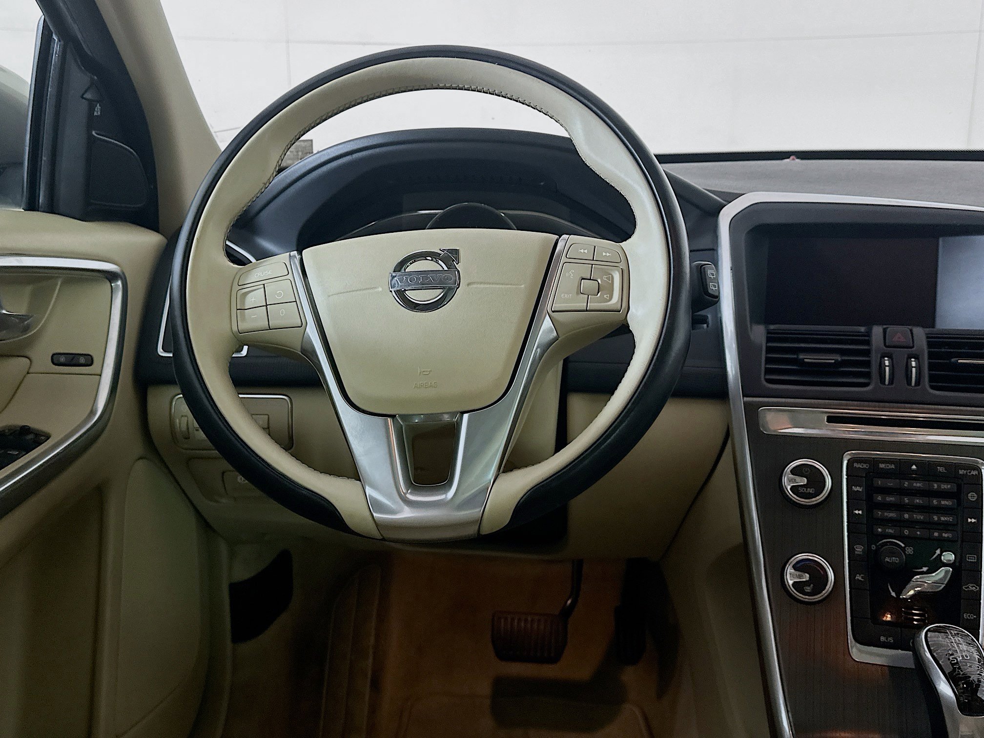 Used 2015 Volvo XC60 T5 Premier image 17