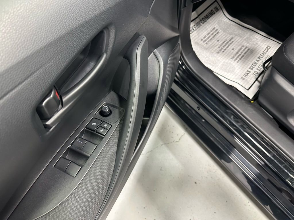Used 2025 Toyota Corolla LE image 9