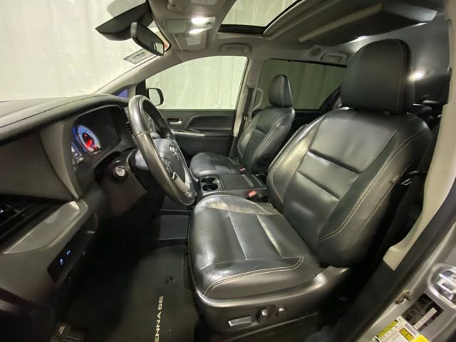 Certified 2019 Toyota Sienna SE Premium image 10