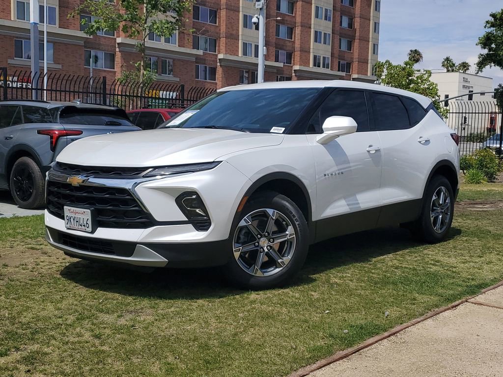 Used 2023 Chevrolet Blazer LT image 2