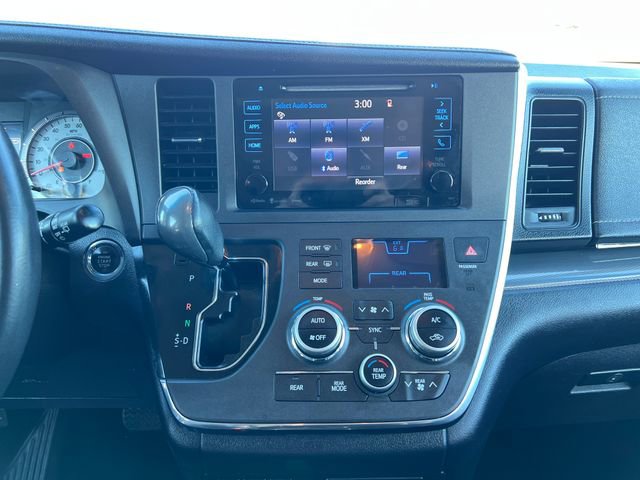Used 2017 Toyota Sienna SE image 24