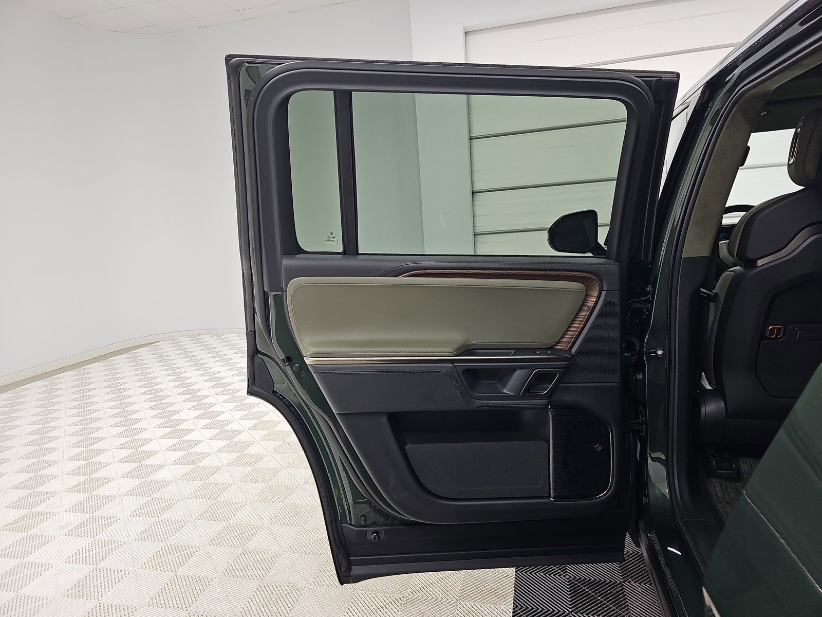 Used 2023 Rivian R1S Adventure image 17